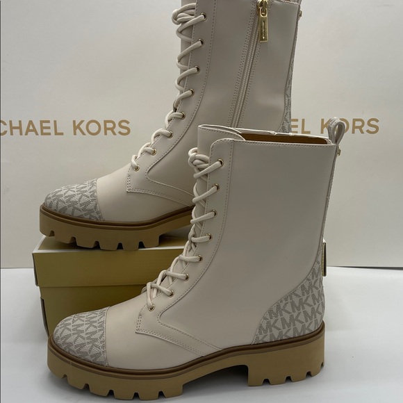 MICHAEL KORS Weiss Leather Signature Logo Combat Bootie Faux Leather 
Vanill
New - Picture 1 of 16
